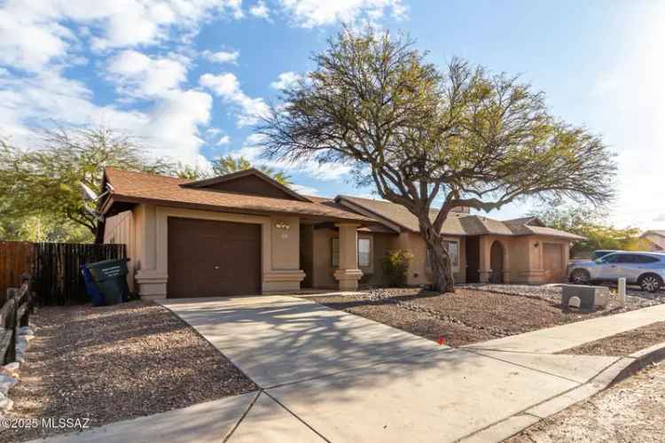 House For Sale in 4865, South Lincoln Ridge Drive, Tucson, Arizona