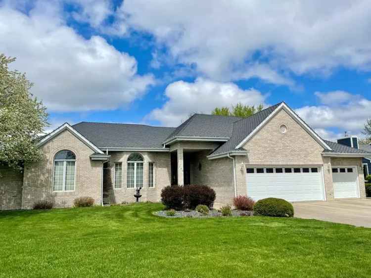 Single-family house For Sale in 130, Country Club Drive, Fort Dodge, Iowa