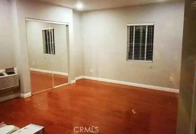 Multi-family house For Sale in Chatsworth Lake Manor, California