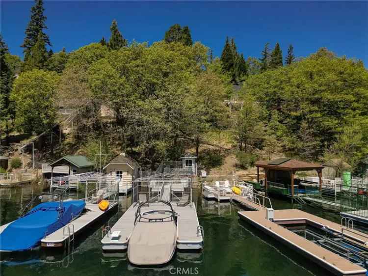 Single-family house For Sale in 28960, Palisades Drive, Lake Arrowhead, California