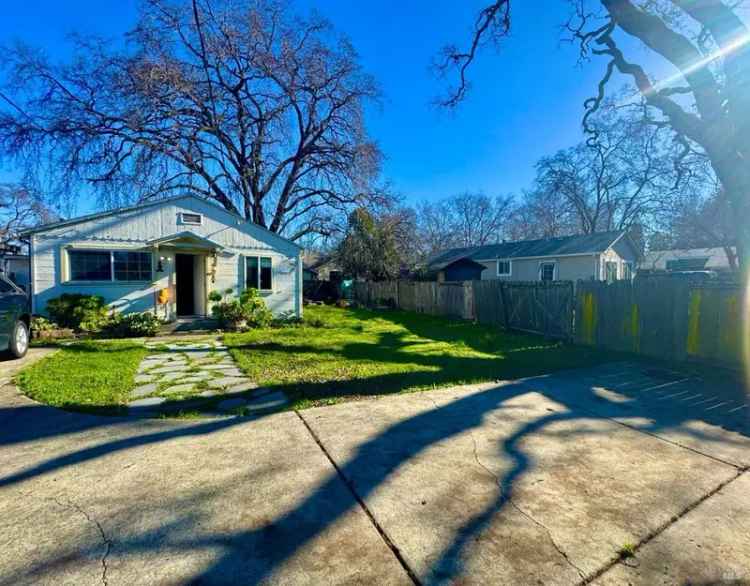 Multi-family house For Sale in 1014, McMinn Avenue, Santa Rosa, California