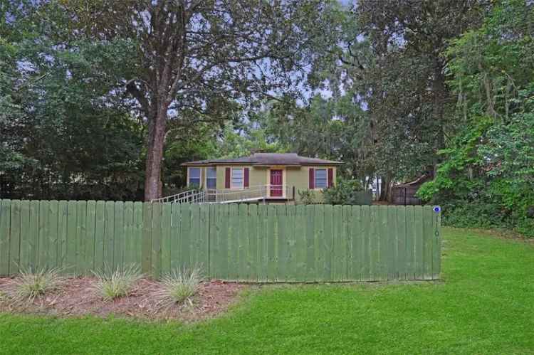 Single-family house For Sale in Gainesville, Florida