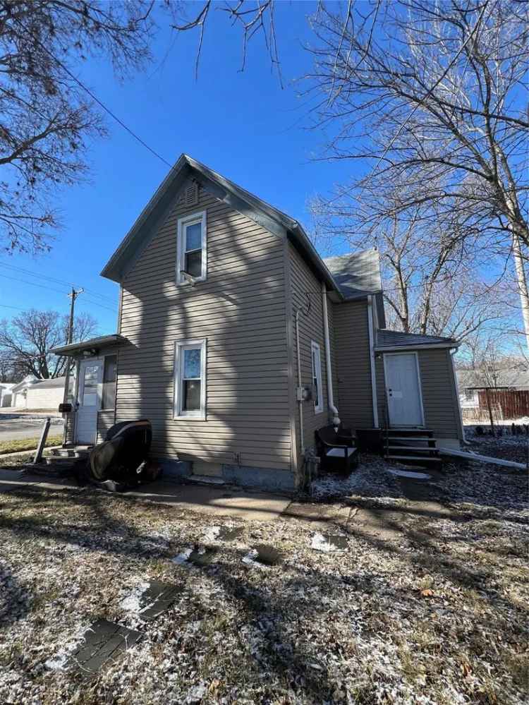 Single-family house For Sale in 1704, 11th Avenue South, Fort Dodge, Iowa