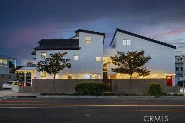 Multi-family house For Sale in 204,204 1/2, 44th Street, Newport Beach, California