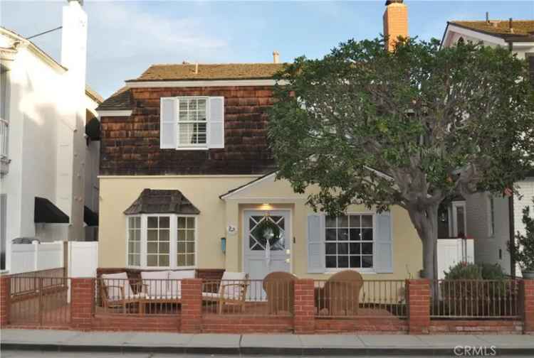 Single-family house For Sale in 220, Apolena Avenue, Newport Beach, California