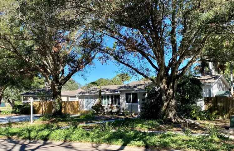 Single-family house For Sale in 909, 35th Street North, Saint Petersburg, Florida