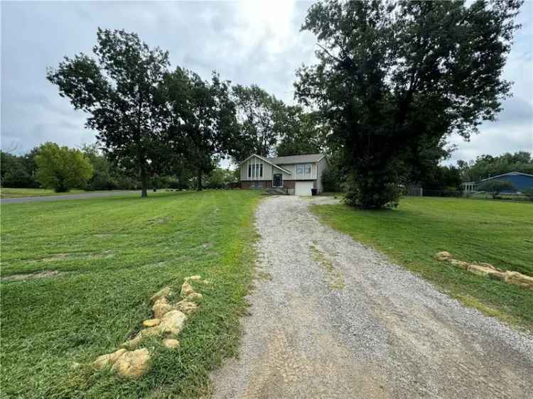 Single-family house For Sale in 8021, Southwest 21st Terrace, Topeka, Kansas