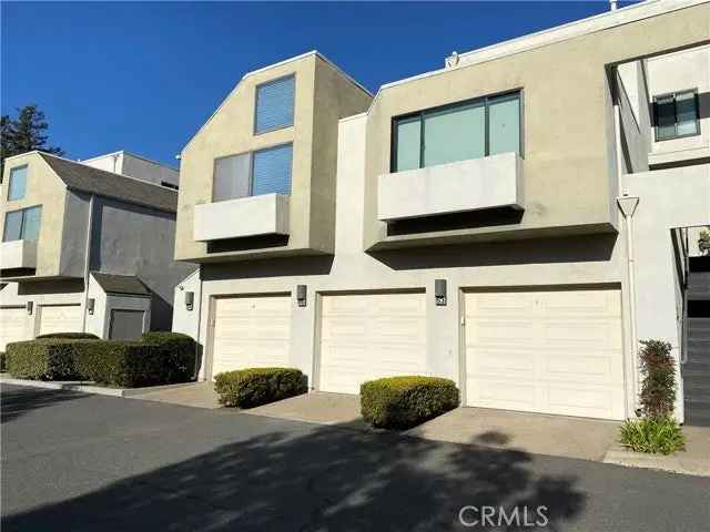 Single-family house For Sale in 5744, East Creekside Avenue, Orange, California