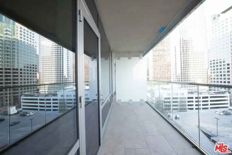 Condo For Sale in Los Angeles, California