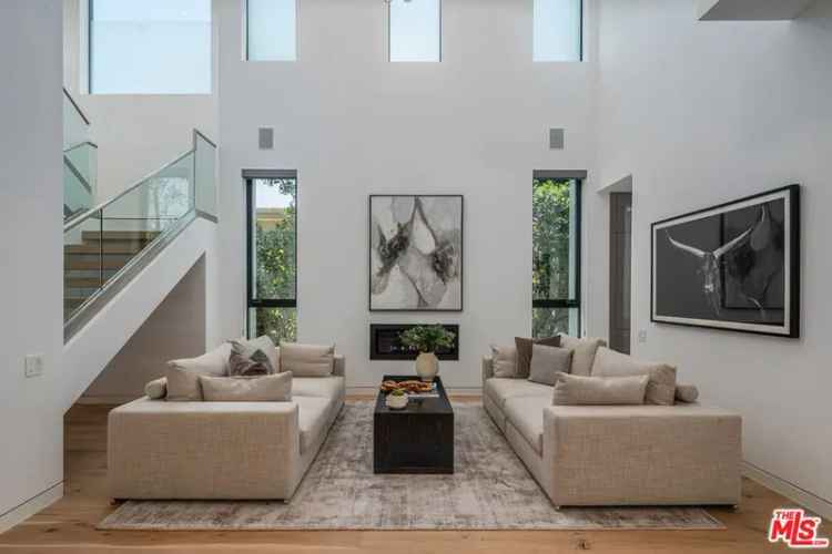 Single-family house For Sale in Los Angeles, California