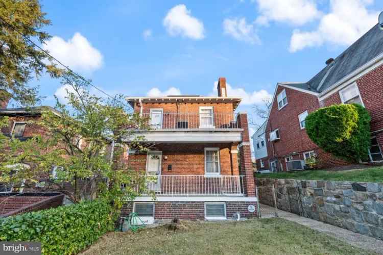 Single-family house For Sale in 2206, 32nd Place Southeast, Washington, District of Columbia