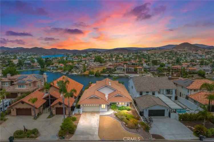 Single-family house For Sale in 22572, Canyon Lake Drive South, Canyon Lake, California