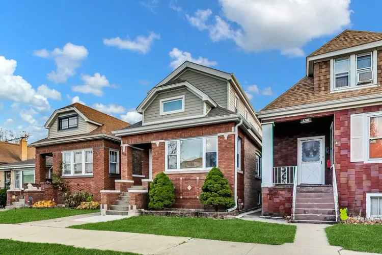 Single-family house For Sale in 6309, West Grace Street, Chicago, Illinois