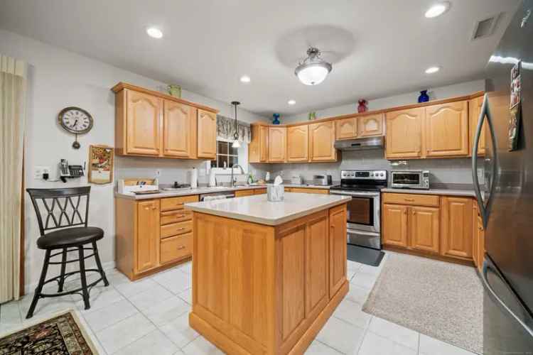 Single-family house For Sale in 268, Broad Brook Road, Enfield, Connecticut