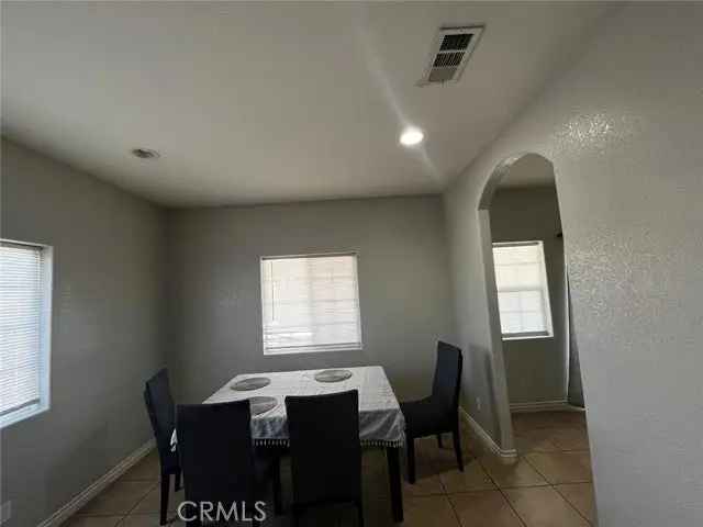 Single-family house For Sale in California City, California