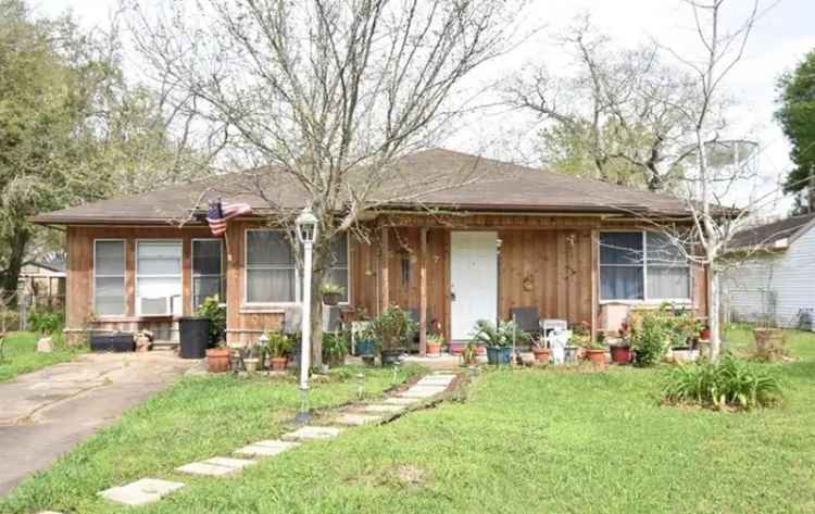 Single-family house For Sale in 917, Robinhood Lane, Angleton, Texas