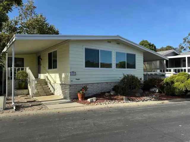 Single-family house For Sale in 3480, Don Lorenzo Drive, Carlsbad, California