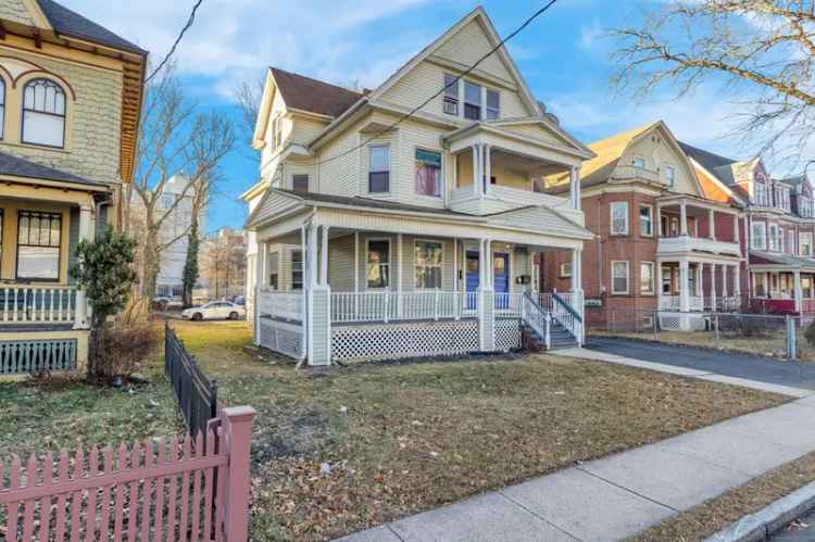 Multi-family house For Sale in 295, Sargeant Street, Hartford, Connecticut