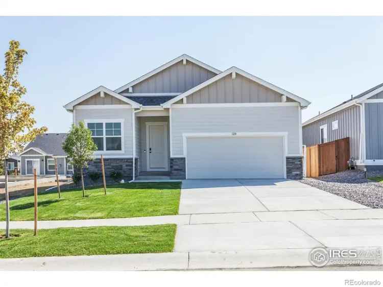 Single-family house For Sale in Greeley, Colorado