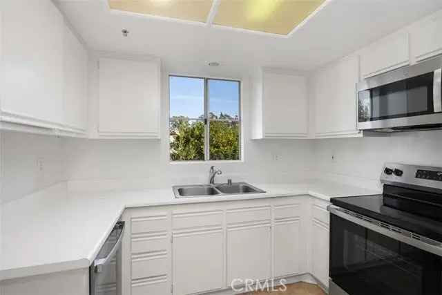 Single-family house For Sale in 230, South Grisly Canyon Drive, Orange, California