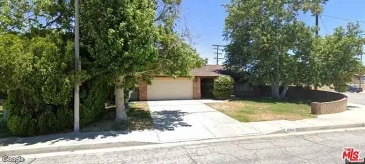 Single-family house For Sale in Lancaster, California