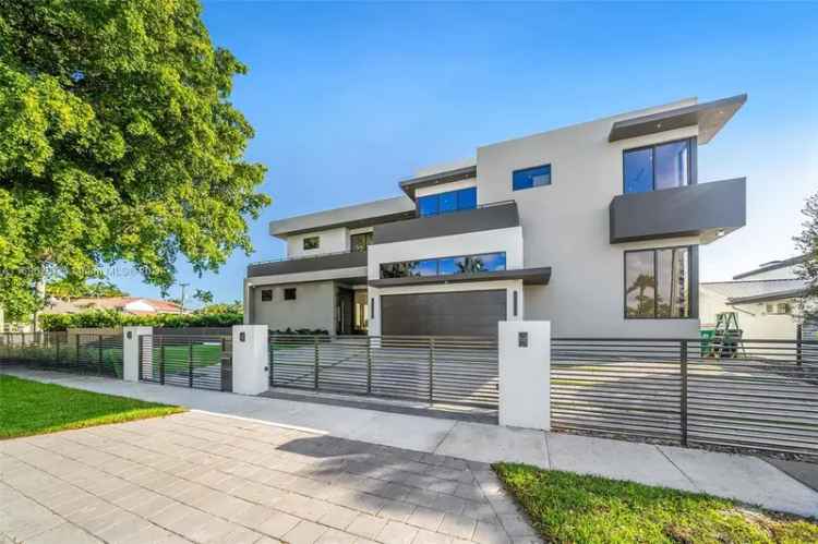 Single-family house For Sale in 1940, Northeast 193rd Street, North Miami Beach, Florida