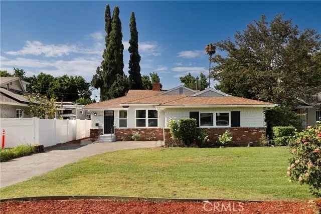 Single-family house For Sale in 13411, Erwin Street, Los Angeles, California