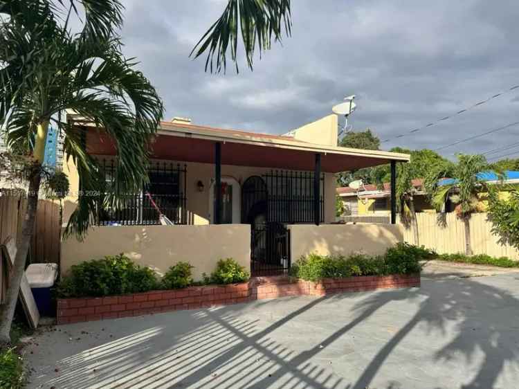 Single-family house For Sale in 1765, Northwest 5th Street, Miami, Florida