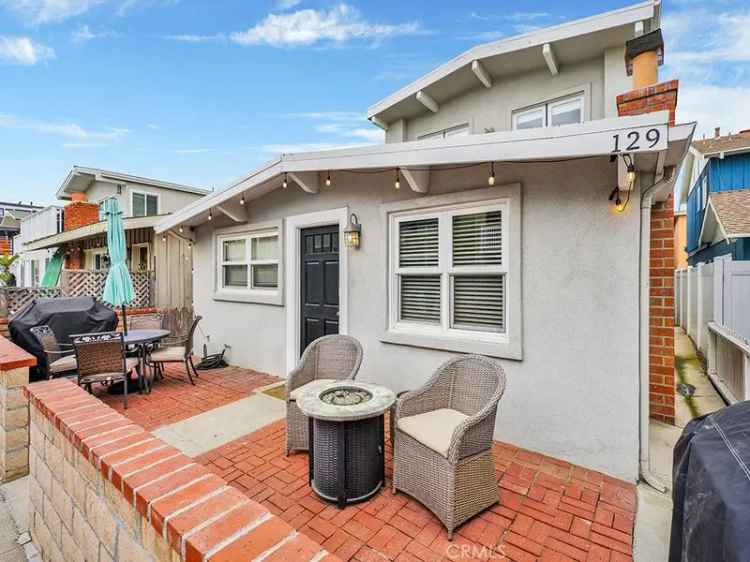 Single-family house For Sale in 129;129 1/2, 45th Street, Newport Beach, California