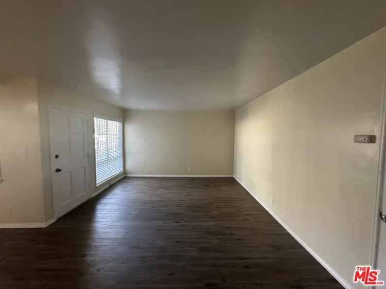 Condo For Sale in 5648, Corbett Street, Los Angeles, California