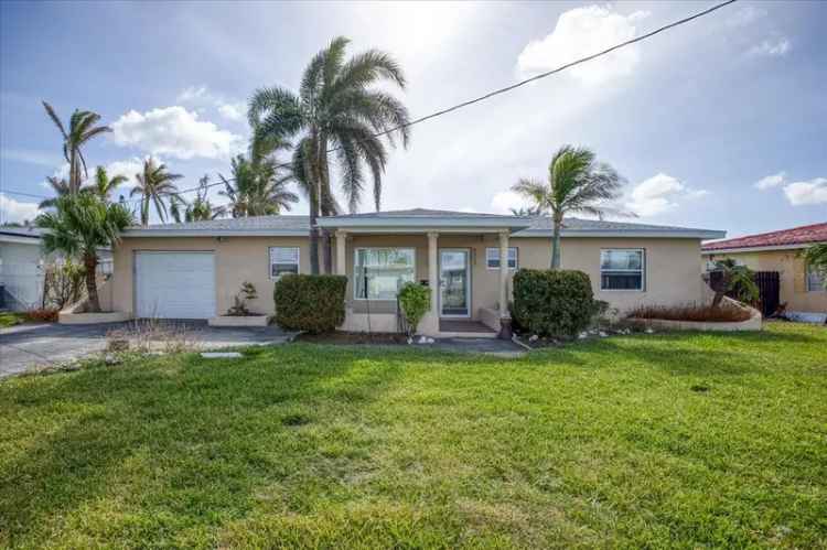 Single-family house For Sale in 8032, Causeway Boulevard South, Saint Petersburg, Florida