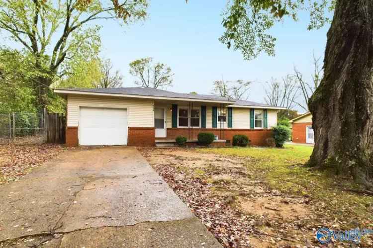 Single-family house For Sale in Huntsville, Alabama