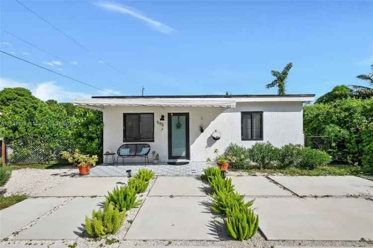 Single-family house For Sale in 595, Northwest 101st Street, Miami Shores, Florida