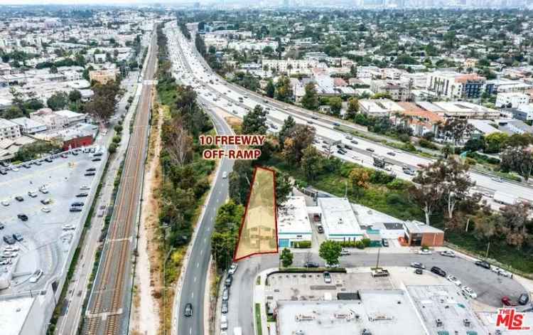 Multi-family house For Sale in 3393, Livonia Avenue, Los Angeles, California