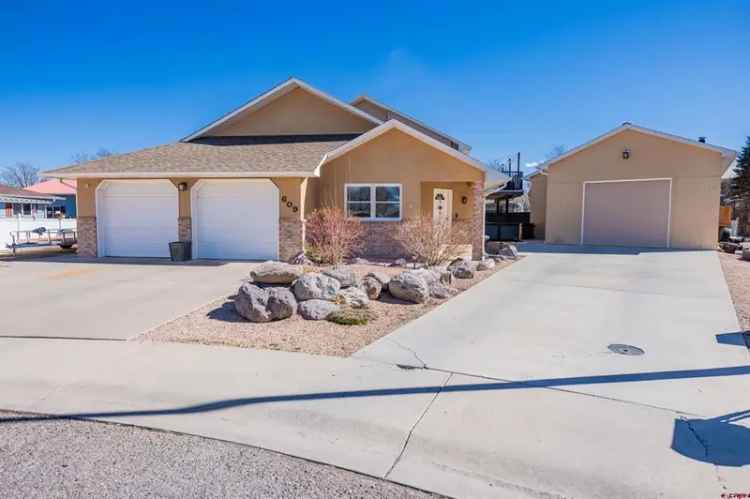 Single-family house For Sale in Montrose, Colorado