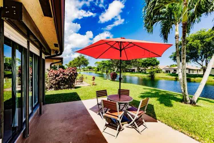 Single-family house For Sale in Greenacres, Florida