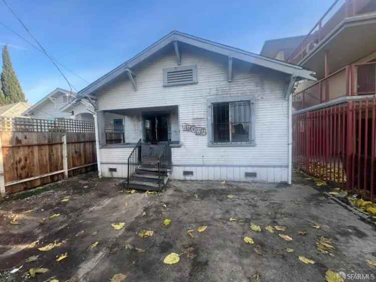 Single-family house For Sale in 1276, 64th Avenue, Oakland, California