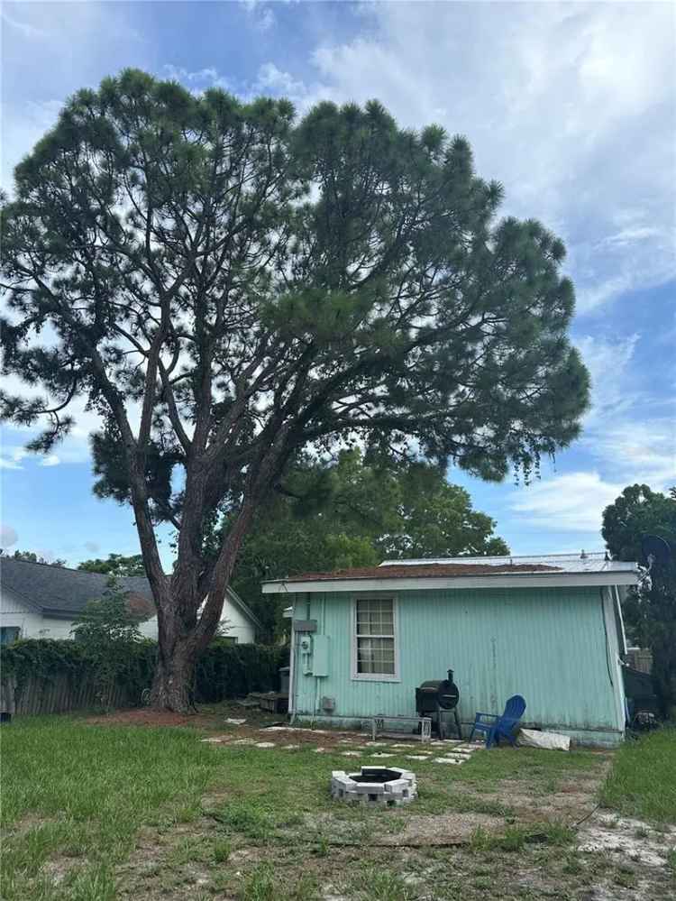 Single-family house For Sale in 2065, 8th Street, Sarasota, Florida