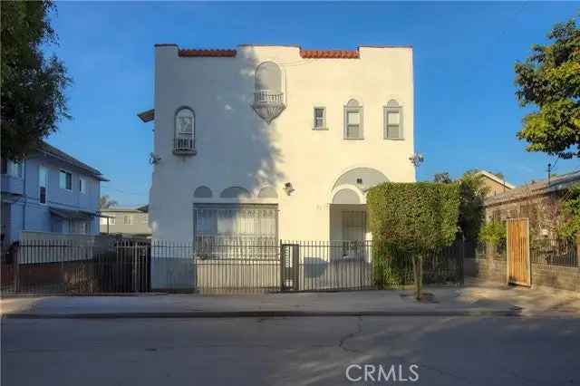 Multi-family house For Sale in 2917, Walton Avenue, Los Angeles, California