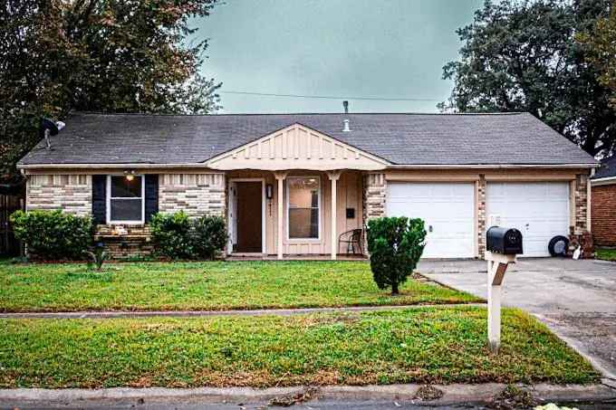 Single-family house For Sale in Baytown, Texas