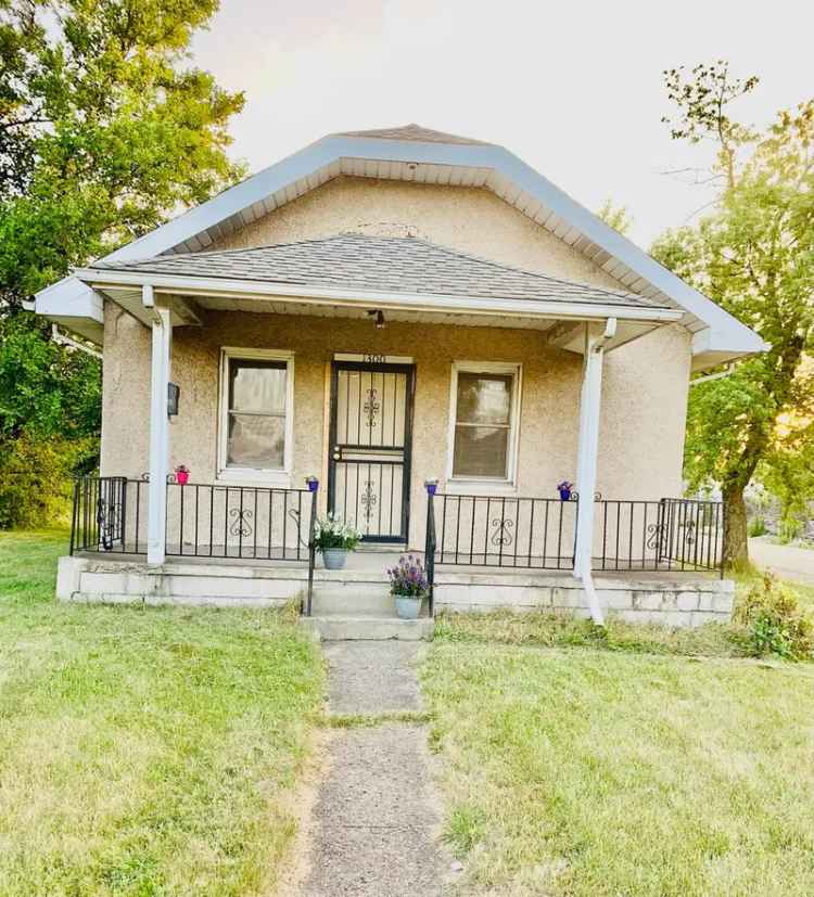 Single-family house For Sale in 1300, Carolina Street, Gary, Indiana