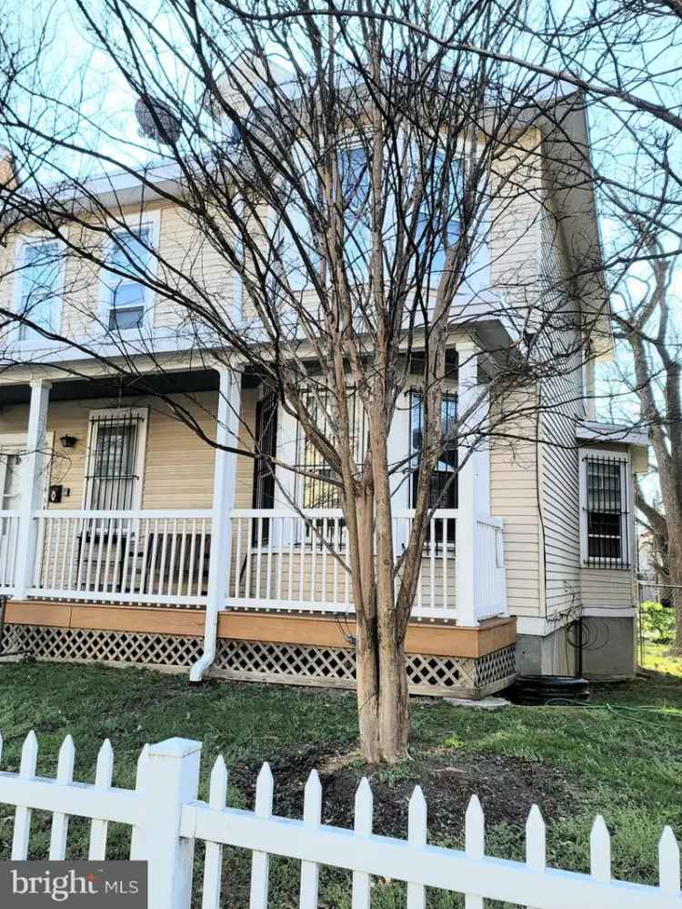 Single-family house For Sale in 4214, 8th Street Northwest, Washington, District of Columbia