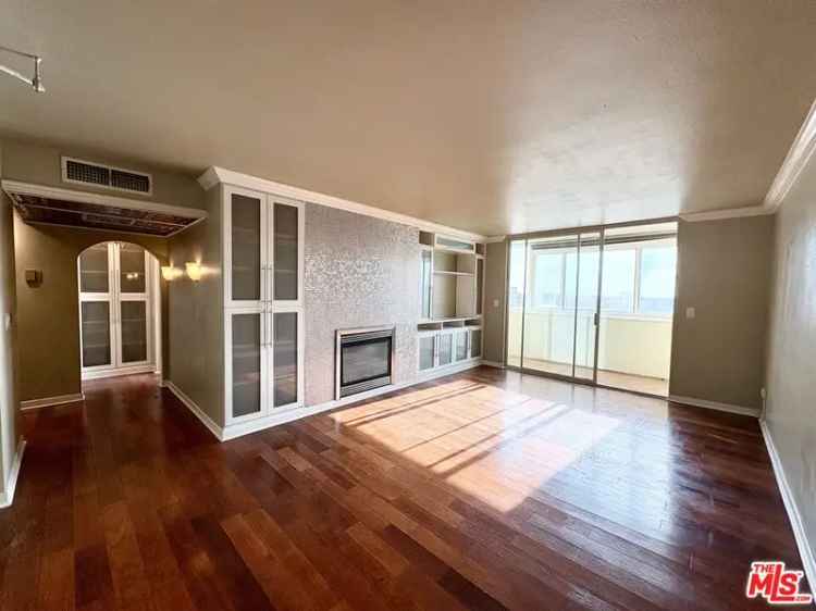 Condo For Sale in 421, South La Fayette Park Place, Los Angeles, California