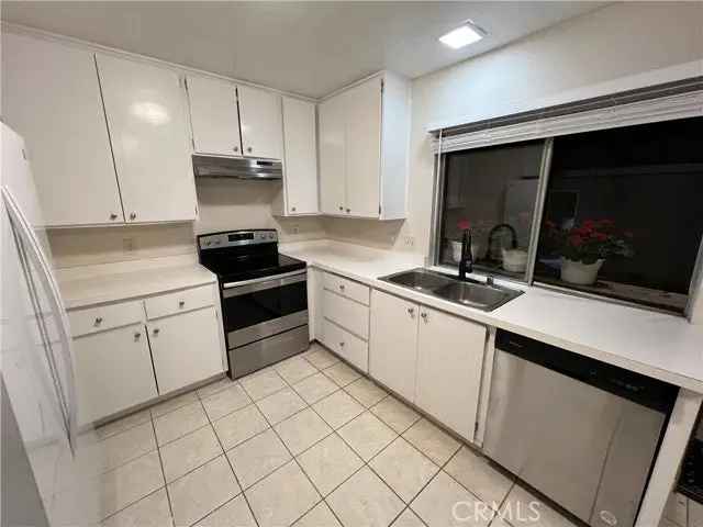 Single-family house For Sale in 2308, Mohican Avenue, Placentia, California