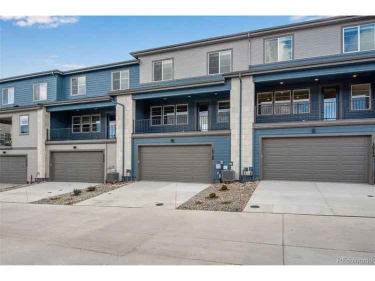 Single-family house For Sale in Arvada, Colorado