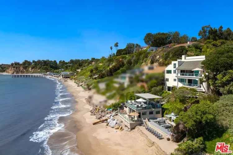 Single-family house For Sale in Malibu, California