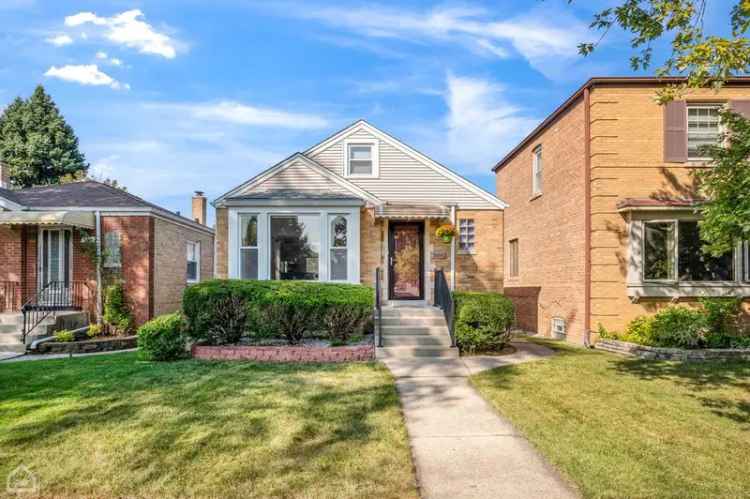 Single-family house For Sale in 5042, North Newland Avenue, Chicago, Illinois