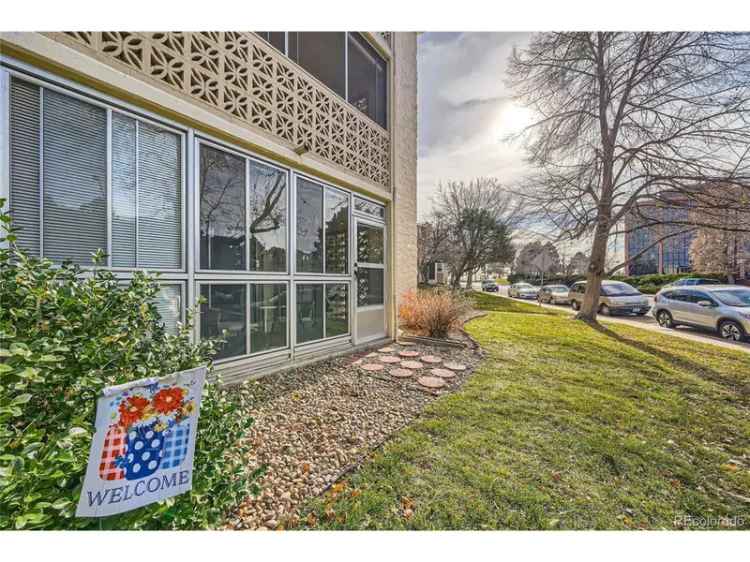 Single-family house For Sale in 3184, South Heather Gardens Way, Aurora, Colorado