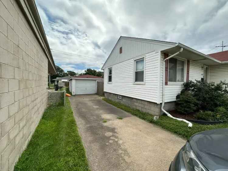 Single-family house For Sale in 3220, 165th Street, Hammond, Indiana