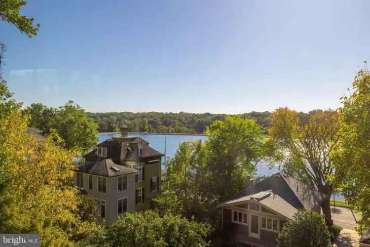 Single-family house For Sale in Washington, District of Columbia